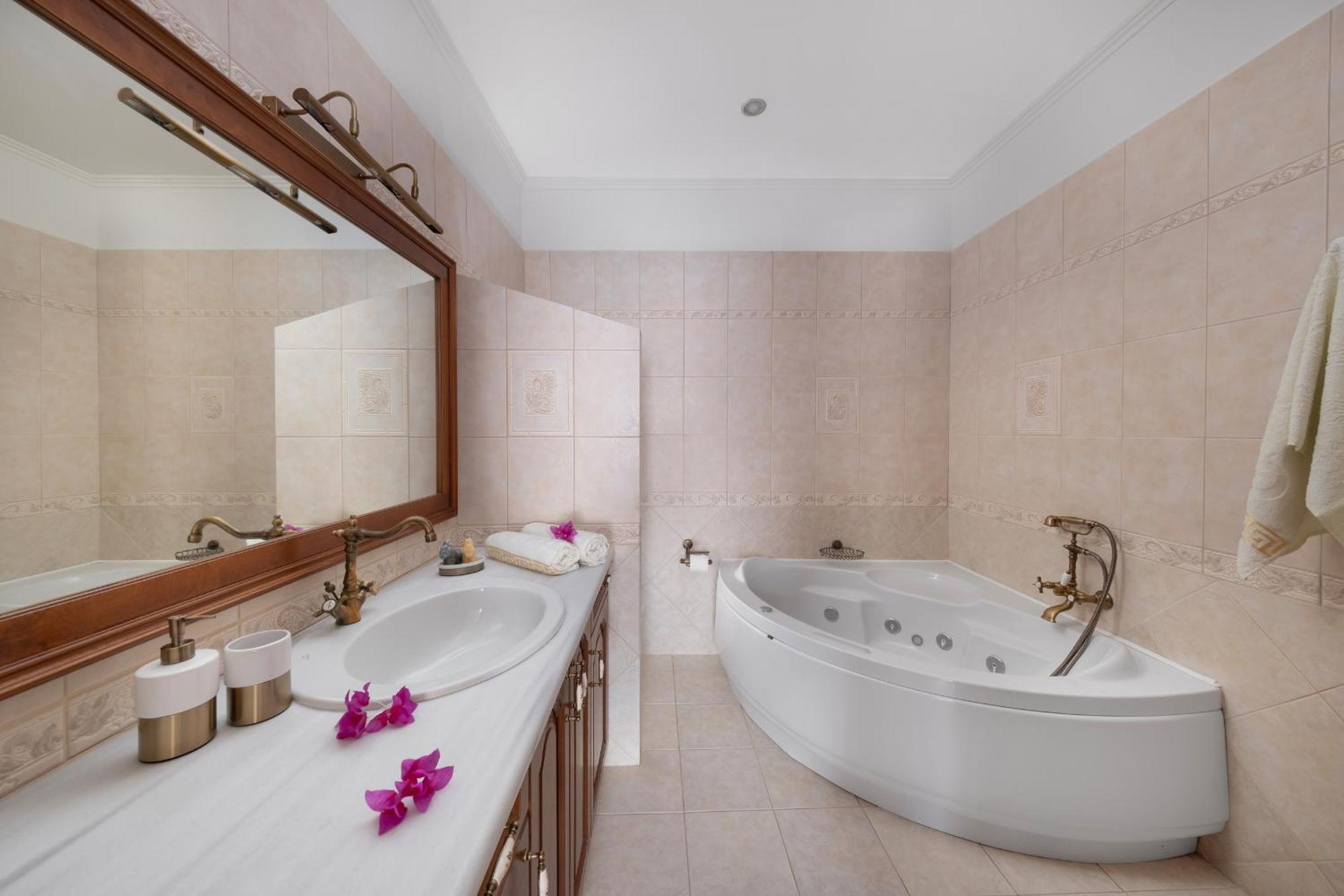 Douskos Exclusive Apartment